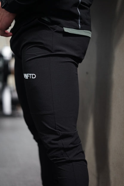 VNP MOMENTUM MULTI-PANELLED JOGGERS