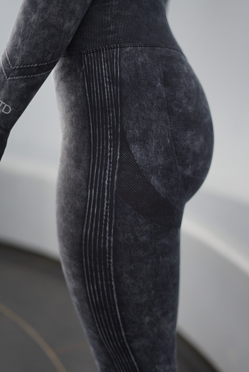 STORM SEAMLESS SCRUNCH LEGGINGS ACID WASHED CHARCOAL