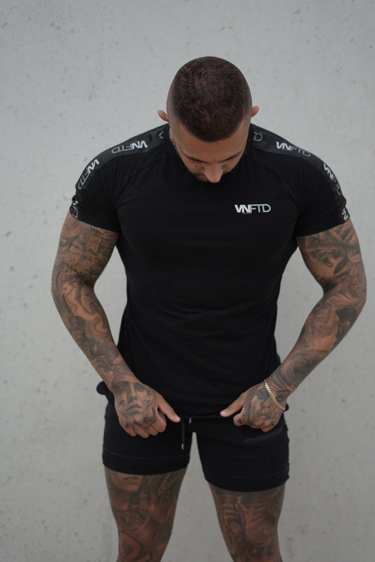 SIGNATURE FITTED T-SHIRT BLACK
